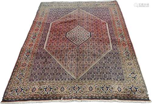 Bidjar carpet. Diamond medallion in a circle of he…