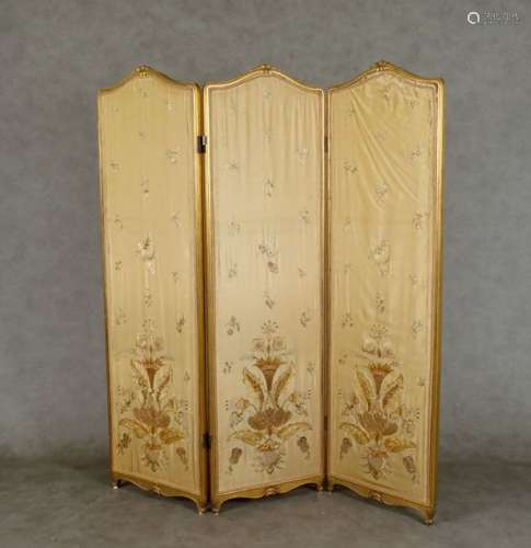 Screens. With three silk leaves and floral decorat…