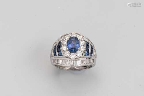 18k white gold ring set with a sapphire of approxi…