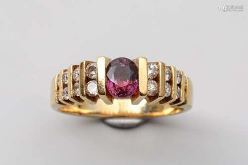 Ring in 18k yellow gold with an oval cut ruby surr…