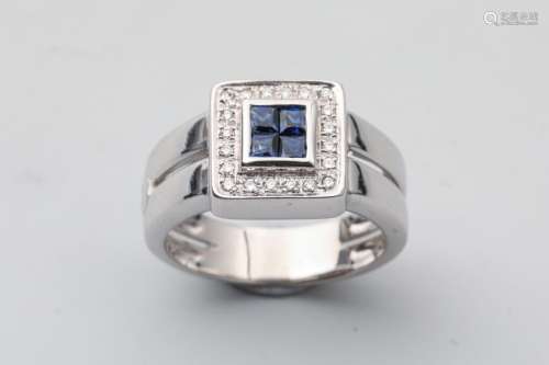 Square ring in 18k white gold composed of a double…