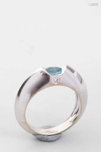 PIAGET Ring in 18k white gold set with a blue topa…