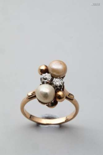 Ring in 18k yellow gold with two pearls and two br…