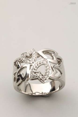 Large 18k white gold ring with openwork hearts som…