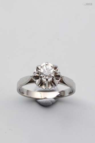 Solitaire ring in white gold surmounted by a diamo…