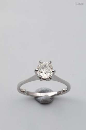 Solitaire ring in white gold cushion cut diamond O…
