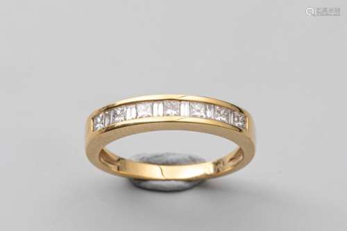 Half wedding band in 18k yellow gold and brilliant…