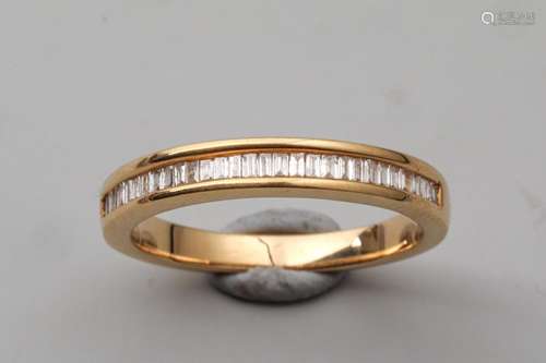 Half wedding band in 18k yellow gold surmounted by…