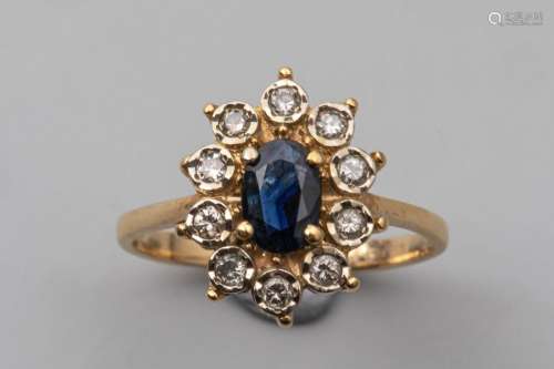 Daisy ring in 18k yellow gold set with a sapphire …