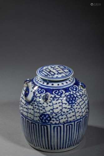 CHINA, 19th century. Large blue white enamelled st…