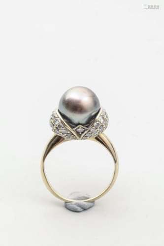 Ring in 18k yellow gold with a Tahitian pearl surr…