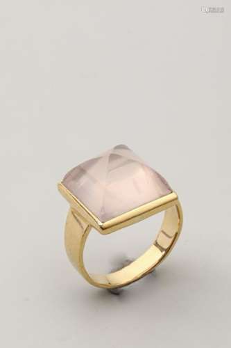 Ring in 18k yellow gold with a swiffé quartz Gross…