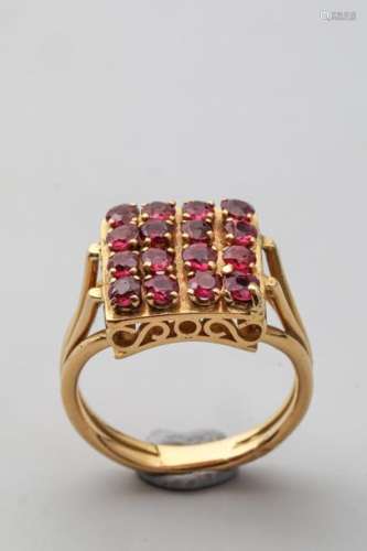 Ring in 18k yellow gold with a ruby paving Gross w…