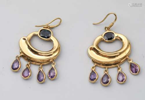 Pair of 18k yellow gold earrings with two sapphire…