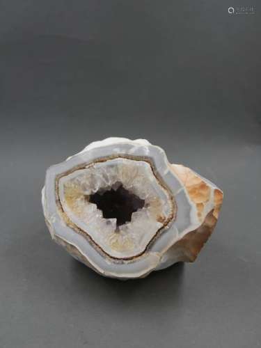 Quartz geode in a block of agate, Size: 16 x 12 cm…