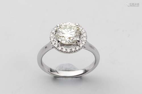 Ring in 18k white gold surmounted by a 2 carat bri…