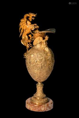 Large ewer in gilt bronze with two colors, decorat…