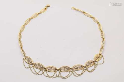 Drapery necklace in yellow gold with filigree oliv…