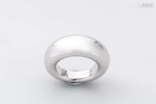 CHAUMET. Solid ring in plain 18k white gold Signed…