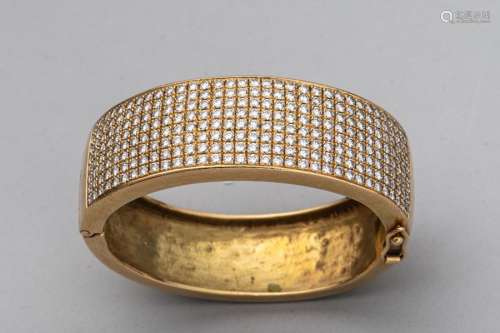 Cuff bracelet in 18k yellow gold paved with more t…