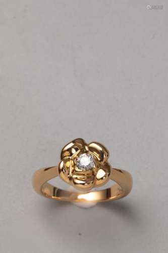 Flower ring in plain yellow gold with one brillian…