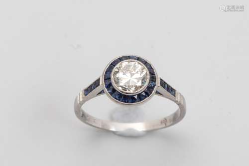 Platinum ring surmounted by an antique cut diamond…