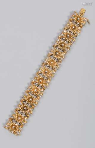 Bracelet in 18k yellow gold with articulated daisy…