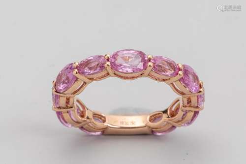 Ring in 18k pink gold made of calibrated pink sapp…