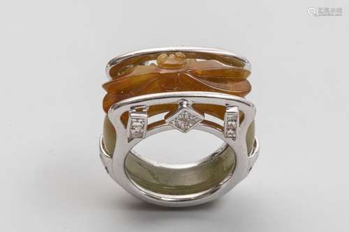 18k white gold signet ring surmounted by a brown a…