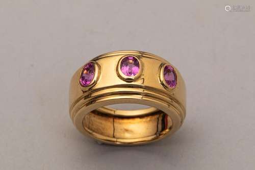 Antique style 18k yellow gold ring set with three …