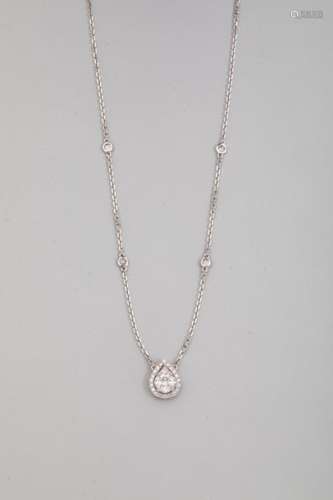 Necklace in white gold alternating small diamonds …
