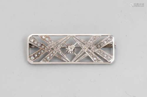 Brooch plate in 18k white gold with geometrical de…
