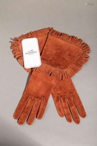 HERMES PARIS Pair of fringed gloves with large bri…