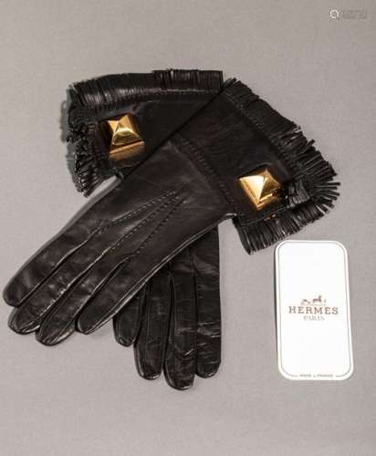 HERMES PARIS Pair of black leather gloves with cuf…