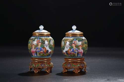 A Pair of Chinese Famille-Rose Porcelain Jars with Cover
