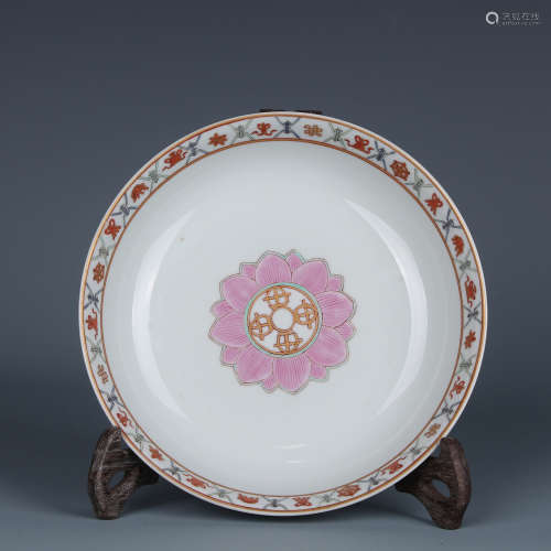 A Chinese Famille Rose Porcelain Dish of Floral Decoration