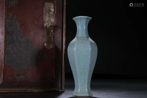 A Chinese Ru-type Hexagonal Porcelain Vase