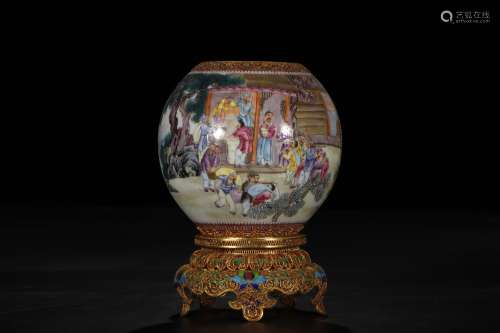 A Chinese Famille Rose Porcelain Vase with Lantern Shape