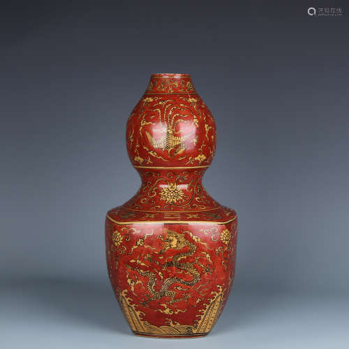 A Chinese Yellow and Red Ground Rorcelain Vase of Dragon Decoration
