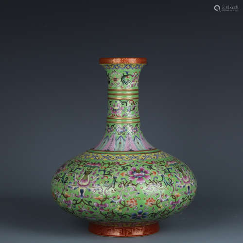 A Chinese Green Ground Famille Rose Porcelain Vase