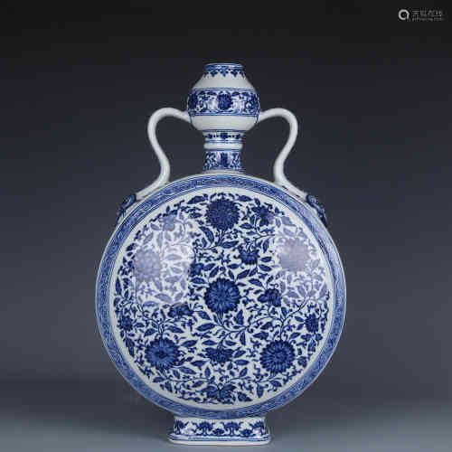 A Chinese Blue and White Porcelain Flask Vase