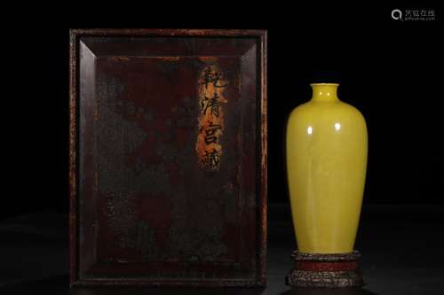 A Chinese Yellow Glazed Porcelain Vase