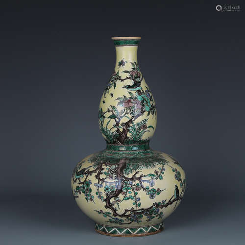 A Chinese Famille-Rose Porcelain Double Gourd Vase