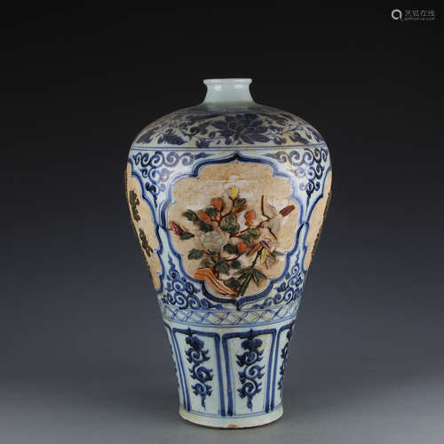 A Chinese Blue and White Porcelain Vase