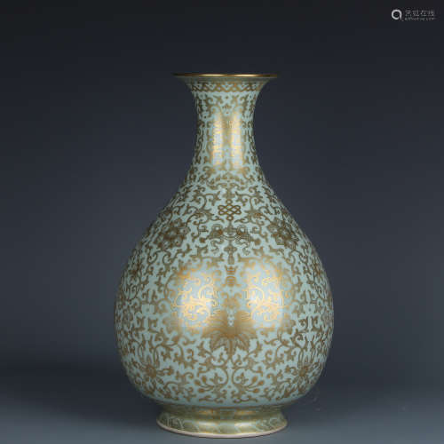 A Chinese Golden Glazed Porcelain Vase