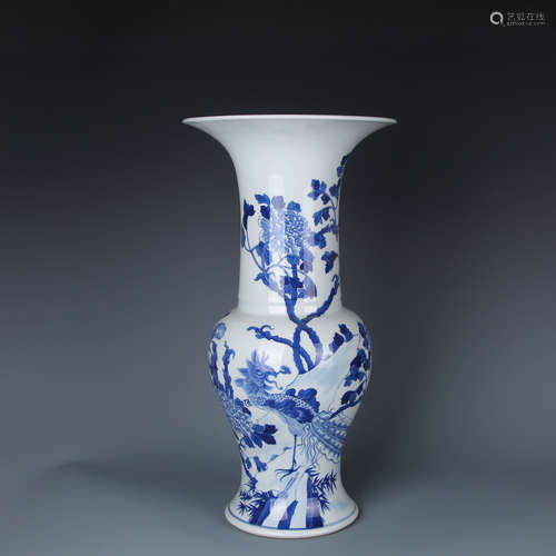 A Chinese Blue and White Porcelain Vase