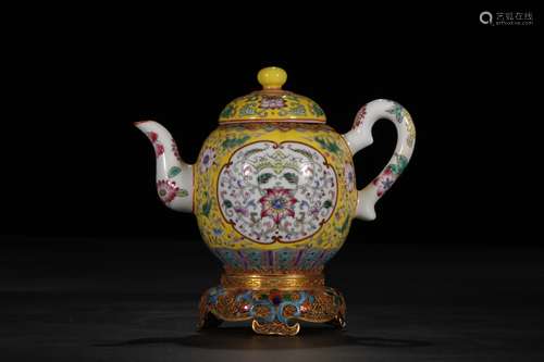 A Chinese Famille-Rose Porcelain Tea Pot