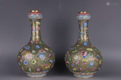 A Pair of Chinese Enamel Glazed Porcelain Vases