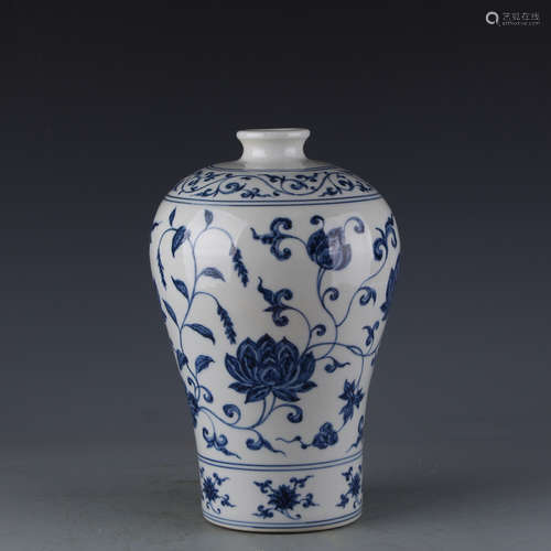 A Chinese Blue and White Porcelain Vase