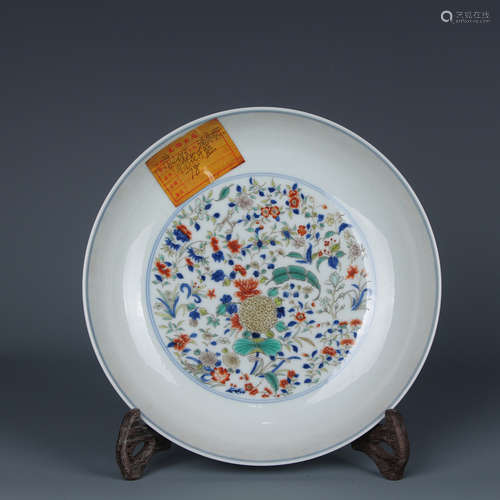 A Chinese Dou-Cai Glazed Porcelain Plate